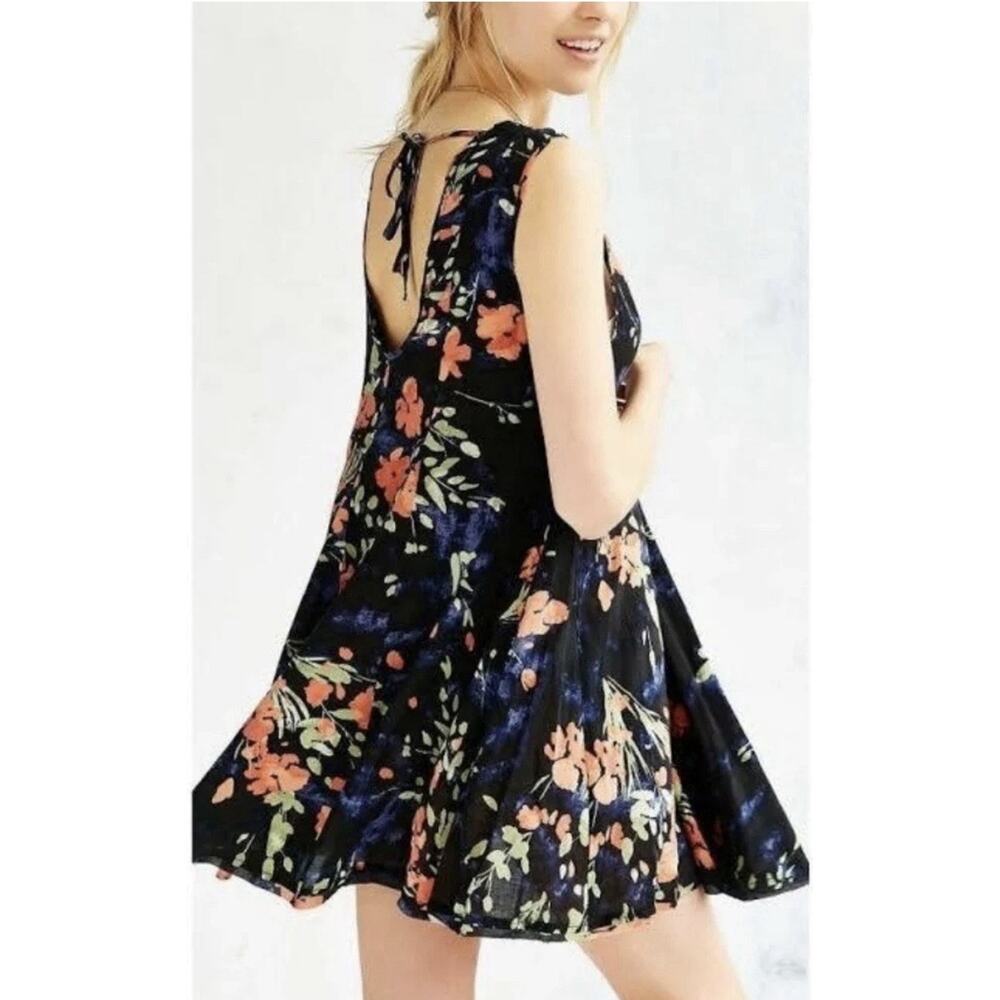 Urban Outfitters Ecote Sleeveless Mini Dress - M Floral Raw-Edge Boho Relaxed